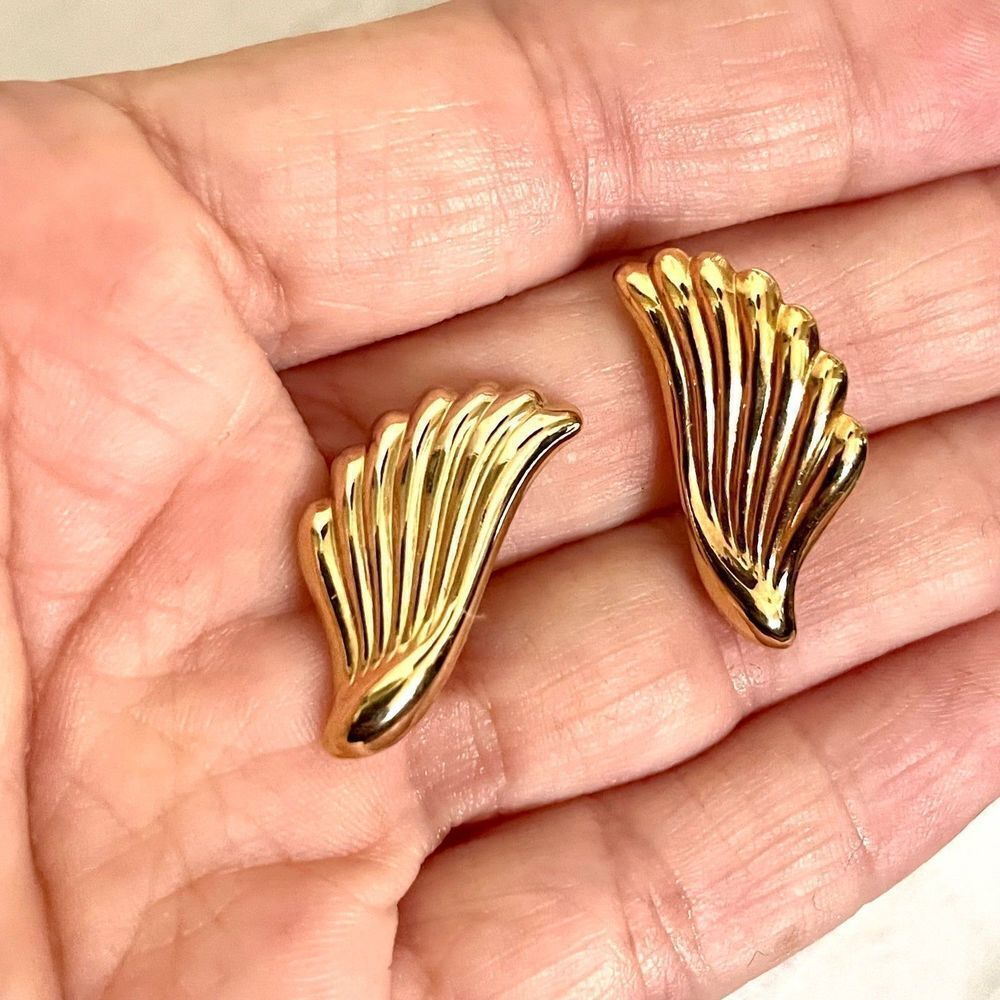 Gold tone vintage  small clip on earrings